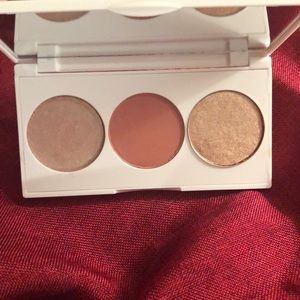 Ofra & Madison Miller blush/highlighter palette